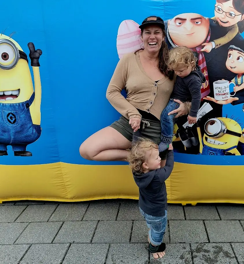 Madame Eva, prof de yoga pour enfants